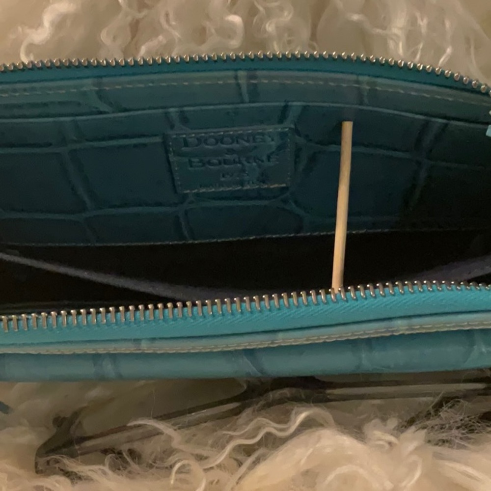 Dooney & Bourke Baby Blue Croc Wristlet Wallet With Silver Lock - Picture 7 of 11